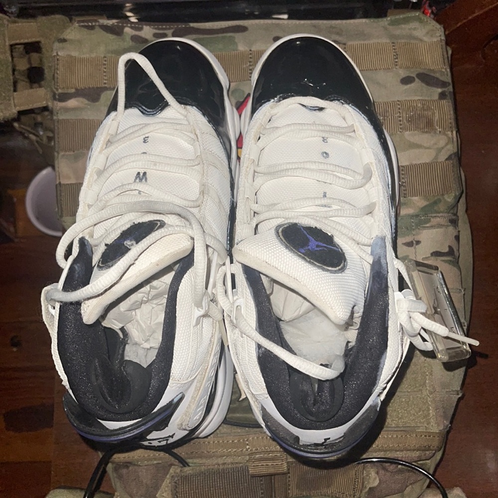Air Jordan six rings / concords black patron leather /white